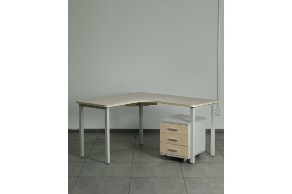 Стол компьютерный угловой с розетками б/у